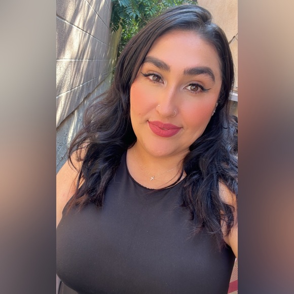 Meet your Posher, Janet - Picture 1 of 8